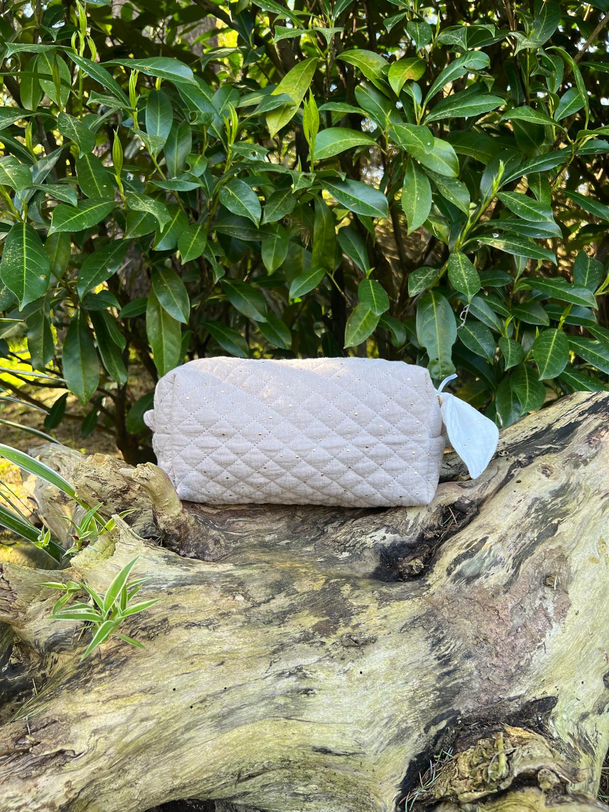 Trousse matelassée taupe et doré